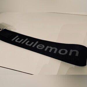 NWT Lululemon Silicone NEVER LOST Keychain